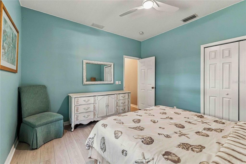 Image 22 of property listing at 127 MILL RUN E, Bradenton, FL 34212