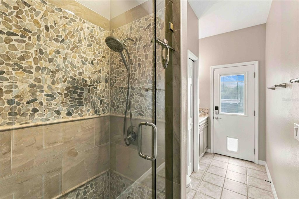Image 23 of property listing at 127 MILL RUN E, Bradenton, FL 34212