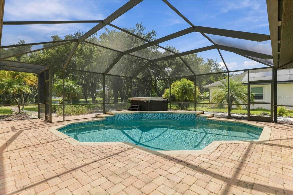 Image 25 of property listing at 127 MILL RUN E, Bradenton, FL 34212