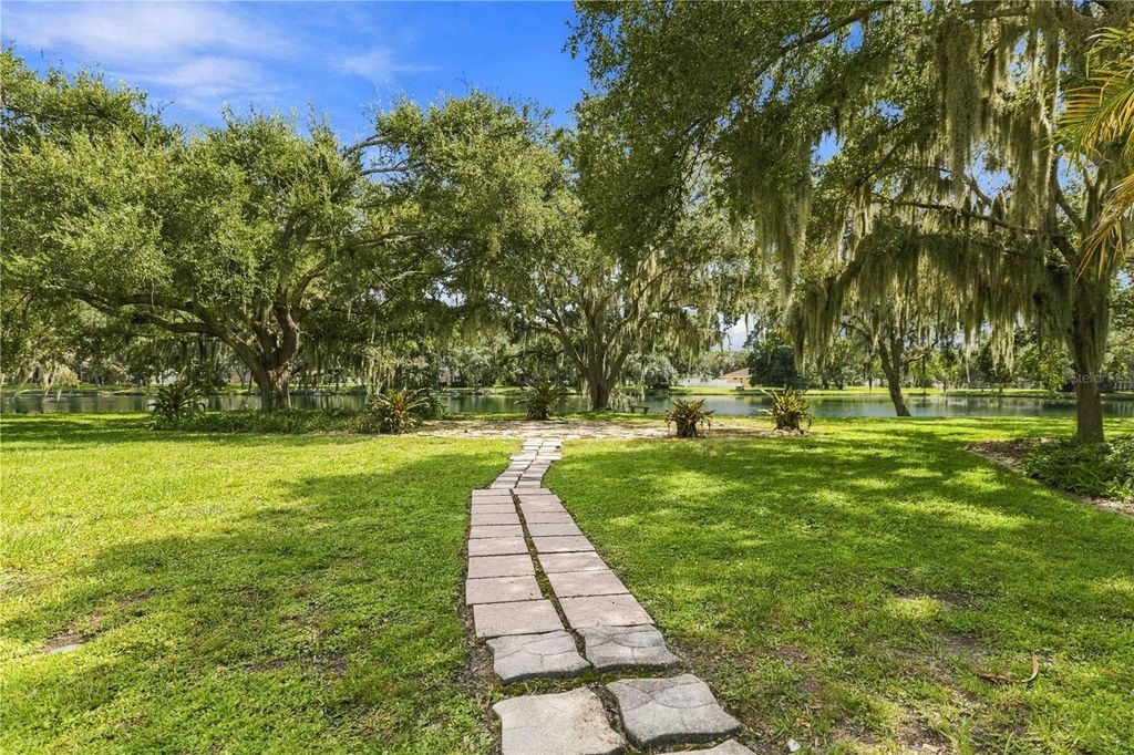 Image 27 of property listing at 127 MILL RUN E, Bradenton, FL 34212