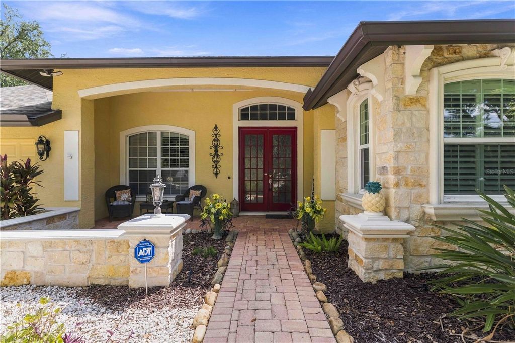 Image 4 of property listing at 127 MILL RUN E, Bradenton, FL 34212