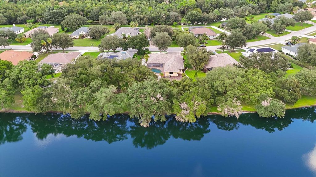 Image 34 of property listing at 127 MILL RUN E, Bradenton, FL 34212
