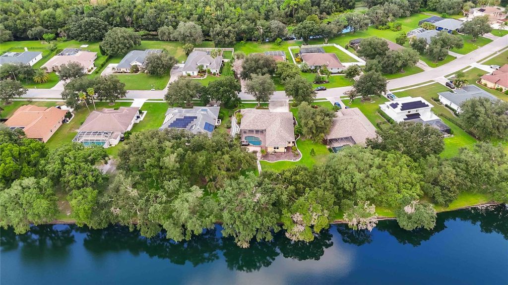 Image 36 of property listing at 127 MILL RUN E, Bradenton, FL 34212