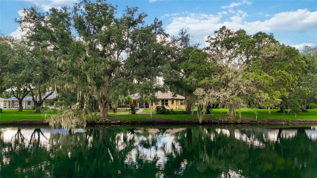Image 38 of property listing at 127 MILL RUN E, Bradenton, FL 34212