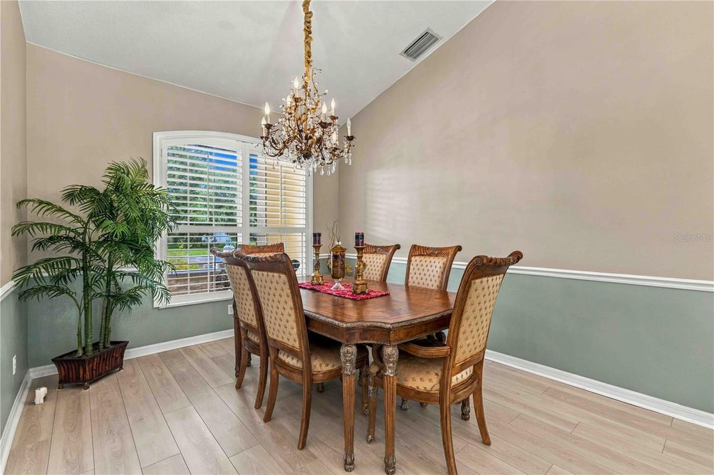 Image 10 of property listing at 127 MILL RUN E, Bradenton, FL 34212