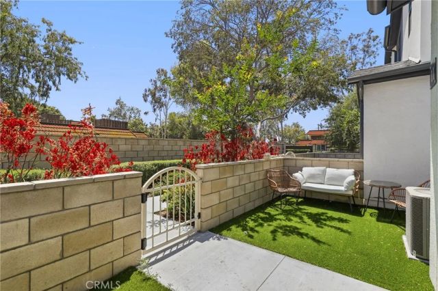 2771 W Pepper Tree Drive 11, Anaheim, CA 92801