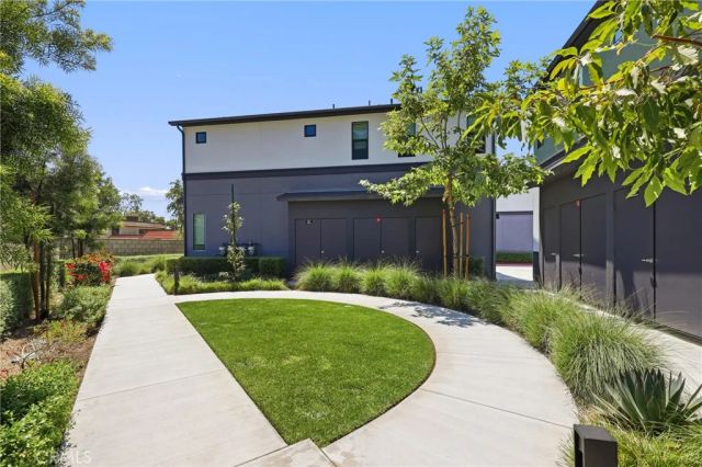 2771 W Pepper Tree Drive 11, Anaheim, CA 92801