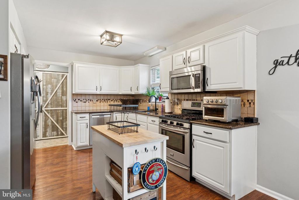 206 CLARION DR, Douglassville, PA 19518