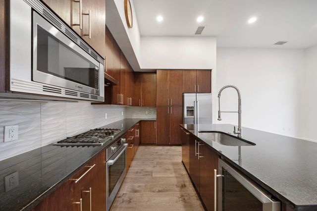 4820 Caroline Street 507, Houston, TX 77004