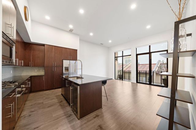 4820 Caroline Street 507, Houston, TX 77004