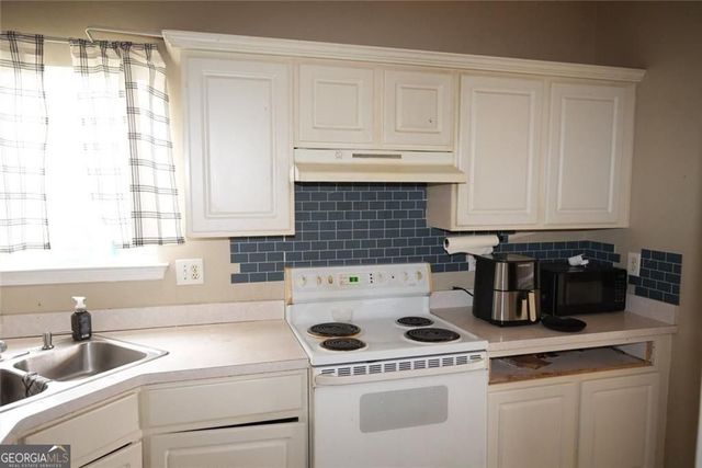 220 Courtlyn Way, Mcdonough, GA 30252
