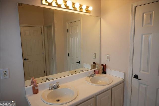 220 Courtlyn Way, Mcdonough, GA 30252