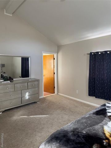 32075 Saint Annes Dr Drive, Warren, MI 48092