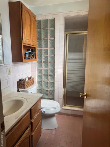 32075 Saint Annes Dr Drive, Warren, MI 48092