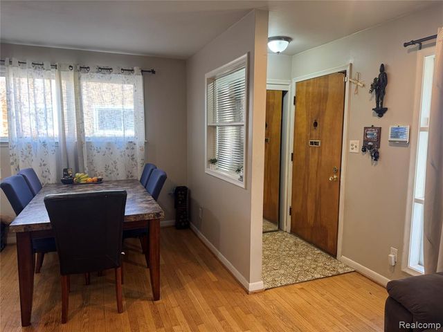 32075 Saint Annes Dr Drive, Warren, MI 48092
