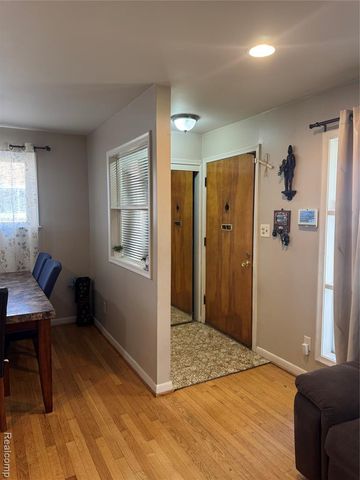 32075 Saint Annes Dr Drive, Warren, MI 48092