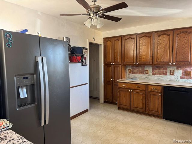 32075 Saint Annes Dr Drive, Warren, MI 48092