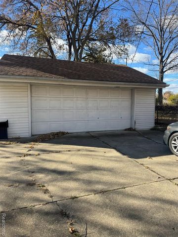 32075 Saint Annes Dr Drive, Warren, MI 48092