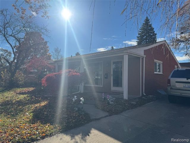 32075 Saint Annes Dr Drive, Warren, MI 48092