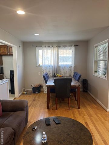 32075 Saint Annes Dr Drive, Warren, MI 48092