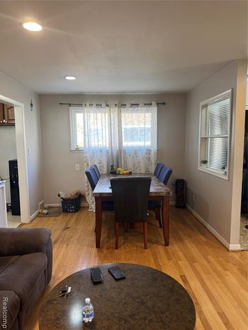 32075 Saint Annes Dr Drive, Warren, MI 48092