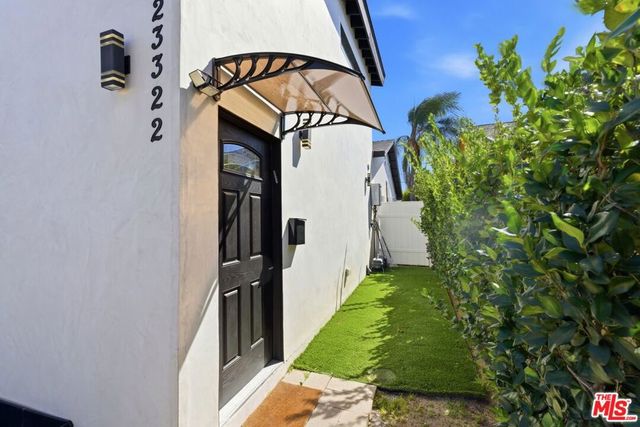 23320 Bassett Street, West Hills, CA 91307