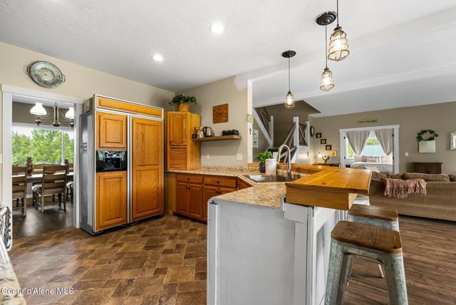 438 Davis RD, Sagle, ID 83860