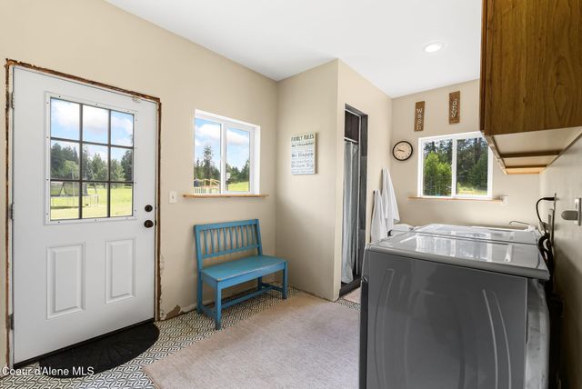 438 Davis RD, Sagle, ID 83860