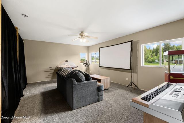 438 Davis RD, Sagle, ID 83860