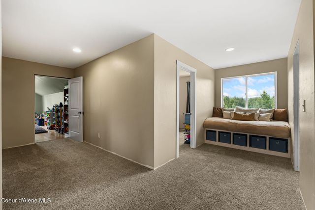 438 Davis RD, Sagle, ID 83860
