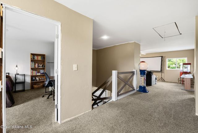 438 Davis RD, Sagle, ID 83860