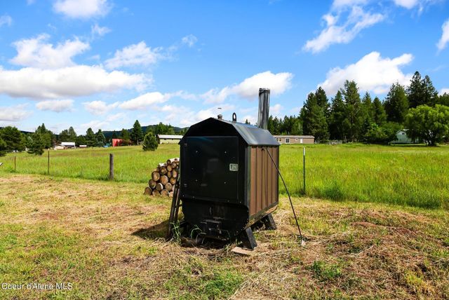 438 Davis RD, Sagle, ID 83860