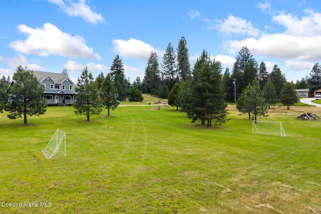 438 Davis RD, Sagle, ID 83860