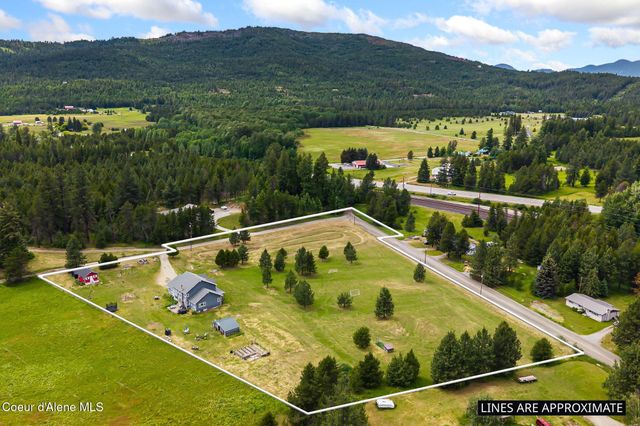 438 Davis RD, Sagle, ID 83860