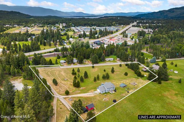438 Davis RD, Sagle, ID 83860