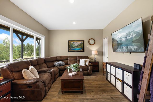 438 Davis RD, Sagle, ID 83860