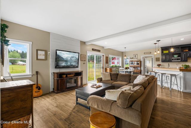 438 Davis RD, Sagle, ID 83860
