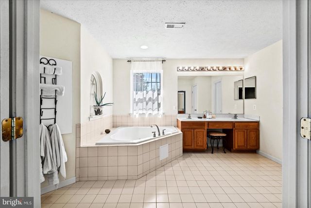 6116 SCHOONER CIR, King George, VA 22485