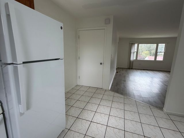 2513 Western Avenue 2513, Waukegan, IL 60087