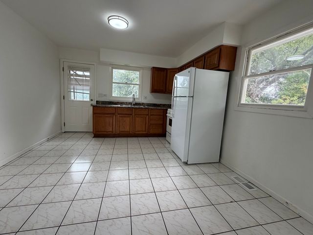 2513 Western Avenue 2513, Waukegan, IL 60087