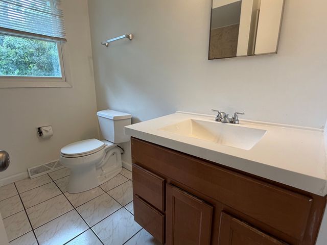 2513 Western Avenue 2513, Waukegan, IL 60087