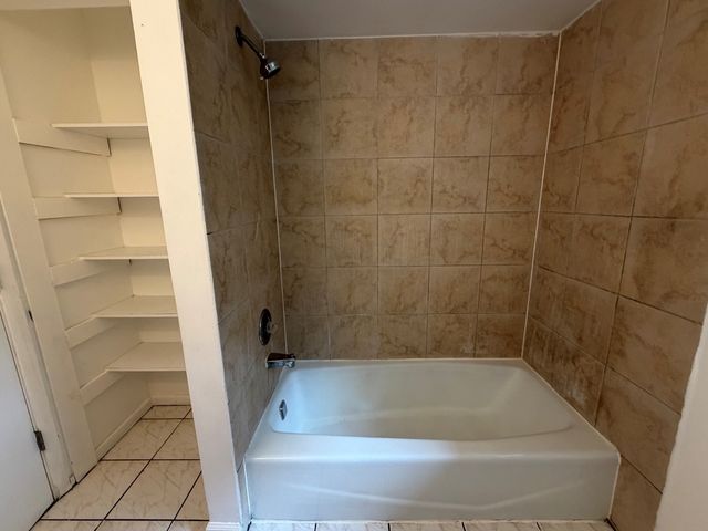 2513 Western Avenue 2513, Waukegan, IL 60087