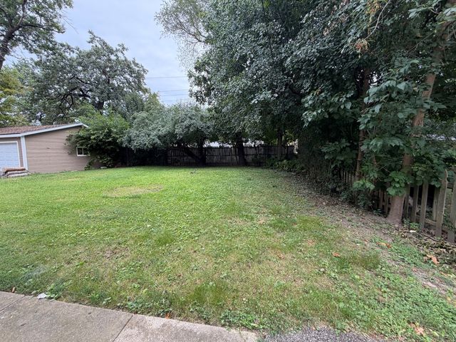 2513 Western Avenue 2513, Waukegan, IL 60087