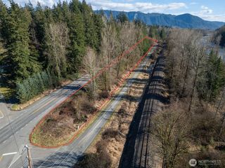 5070 Deming Road, Deming, WA 98244