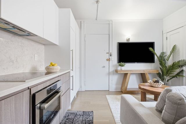 21 Beacon St 11L, Boston, MA 02108