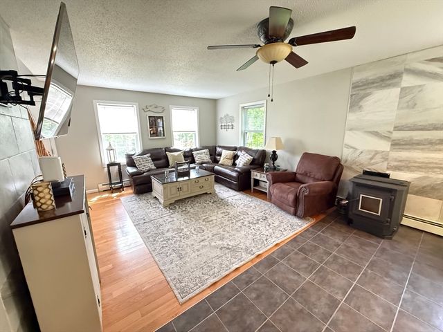 222 Bridge St, Warren, MA 01083