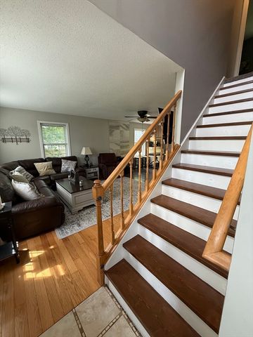222 Bridge St, Warren, MA 01083