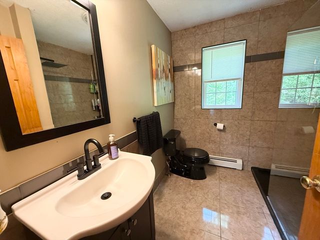 222 Bridge St, Warren, MA 01083
