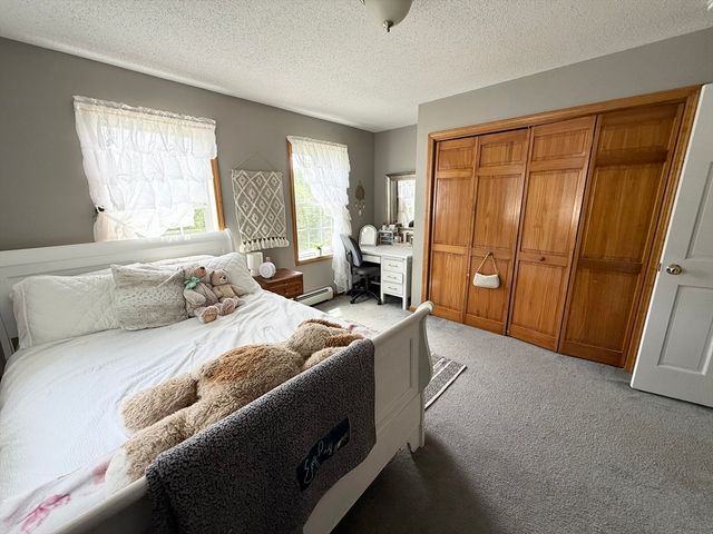 222 Bridge St, Warren, MA 01083