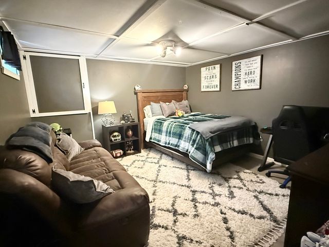 222 Bridge St, Warren, MA 01083
